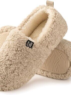 RockDove Women's Faux Shearling Closed Back Slipper with Memory Foam